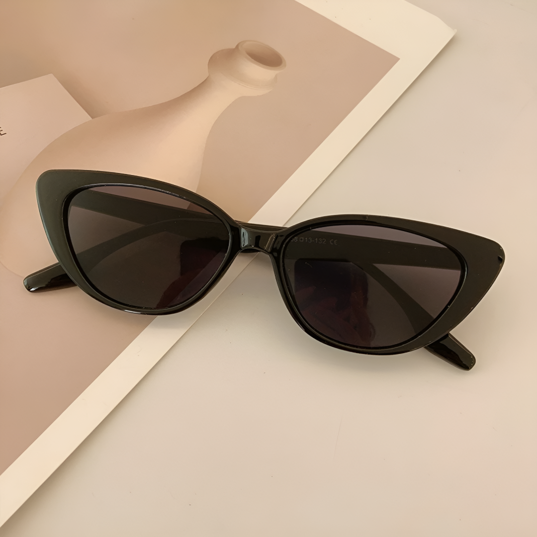 Elegant Black Retro Cat-Eye Sunglasses for Women