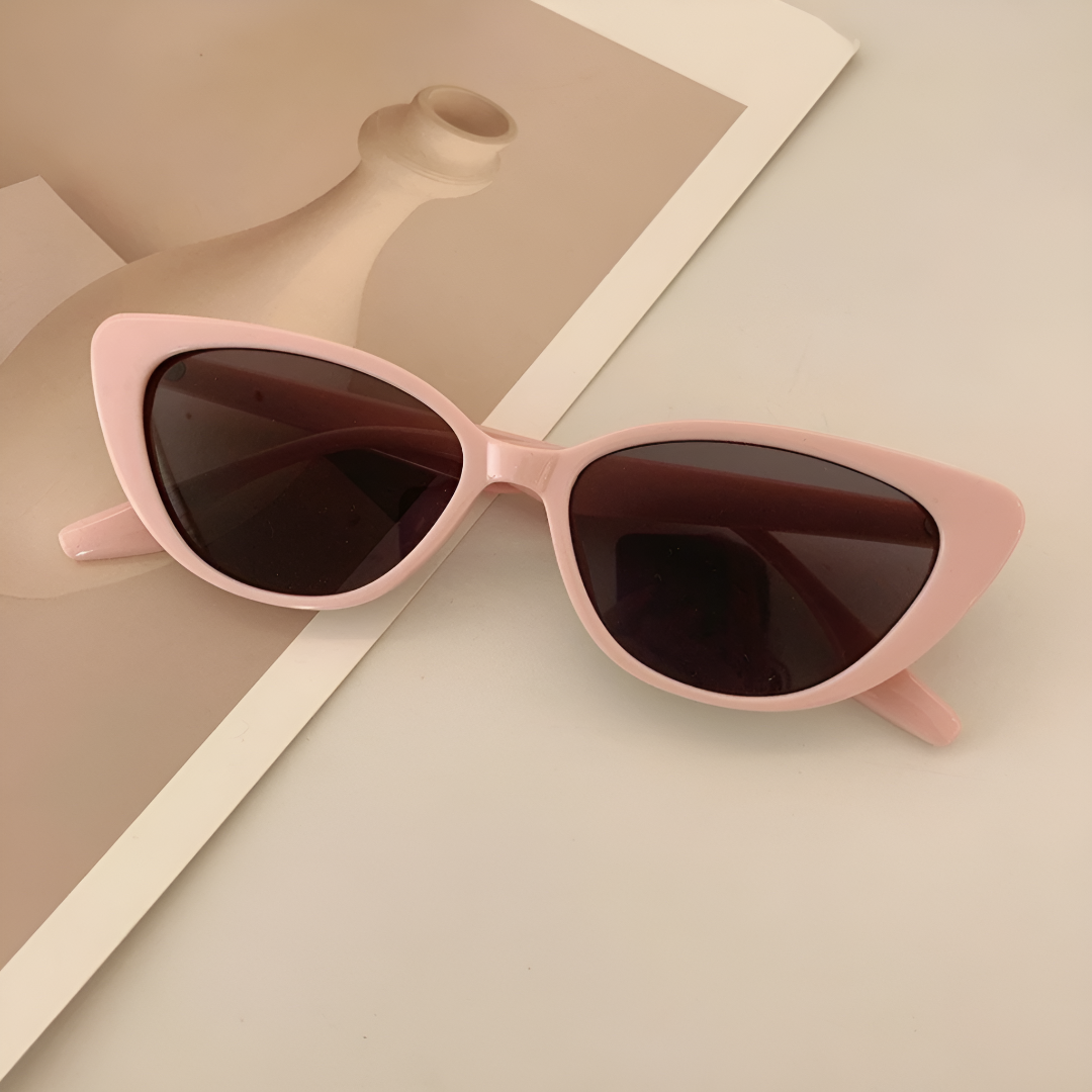 Elegant Black Retro Cat-Eye Sunglasses for Women